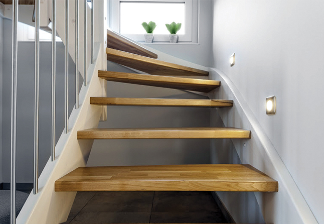 Nettoyer escalier bois