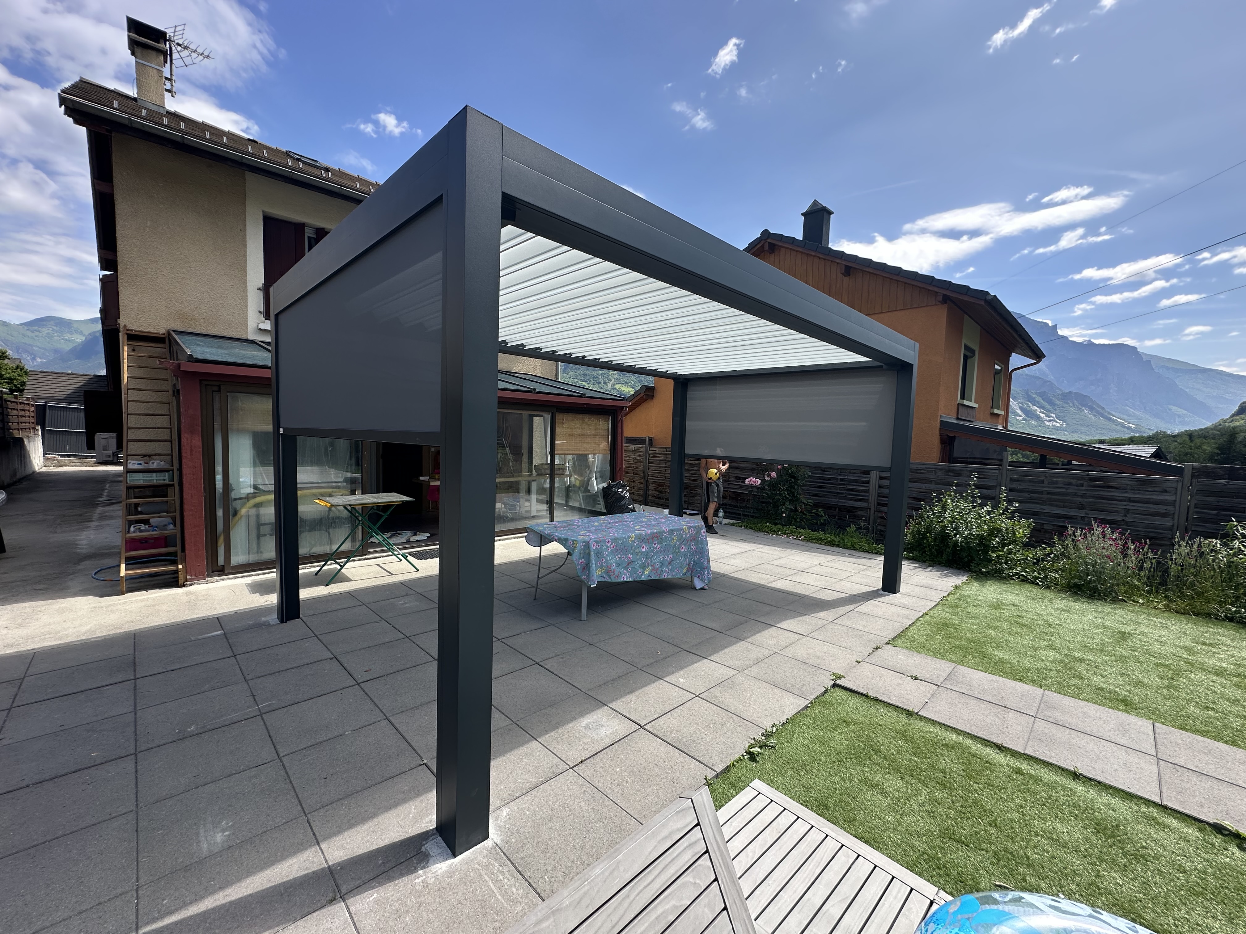 PERGOLAS BIOCLIMATIQUE AVEC STORE ZIP